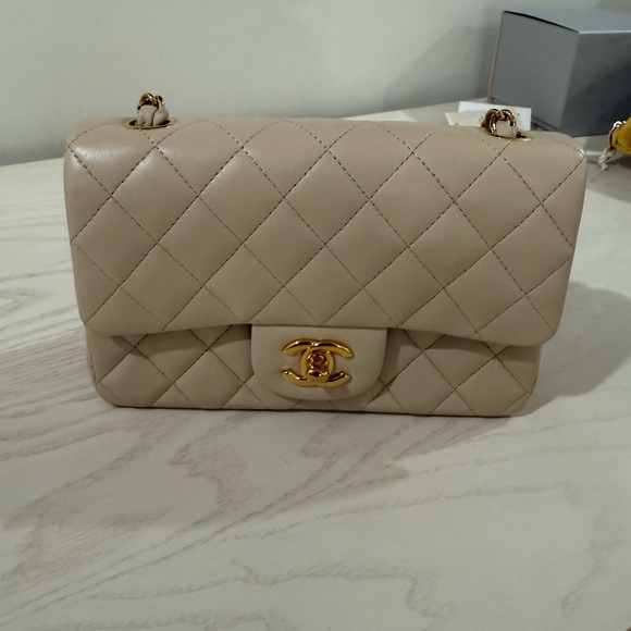 Cream Chain Crossbody Bag - Picture 1 of 5